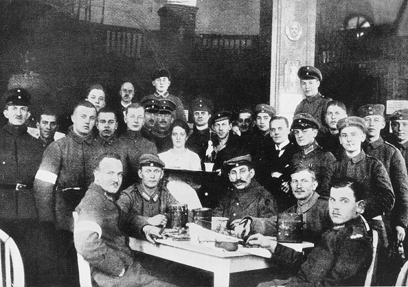 Januarkämpfe 1919 Berlin - Soldaten d. Gardekavallerie-Schützendevision im Hotel Eden, darunter der Mörder v. R.Luxemburg